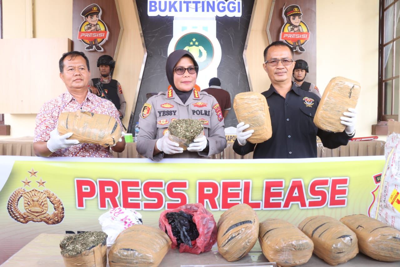 Polresta Bukittinggi Gagalkan Peredaran 10 Paket Besar Narkotika Jenis Ganja