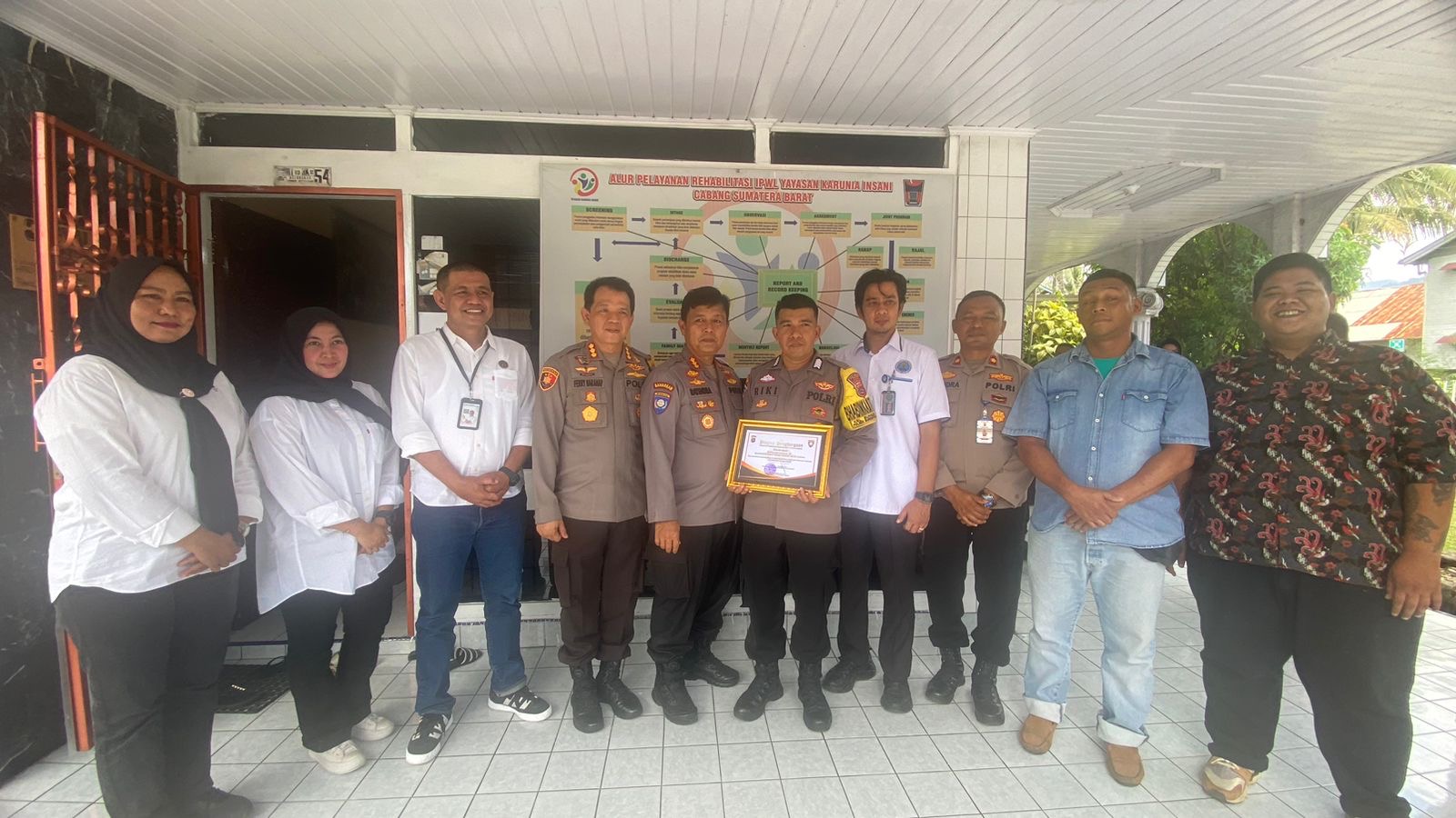Apresiasi Bripka Riki, Dirbinmas Polda Sumbar Beri Penghargaan