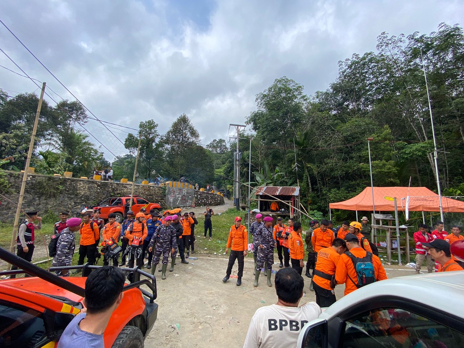 Polres Solok Bergerak Cepat Evakuasi Korban Longsor di Tambang Emas Ilegal Sungai Abu, Solok