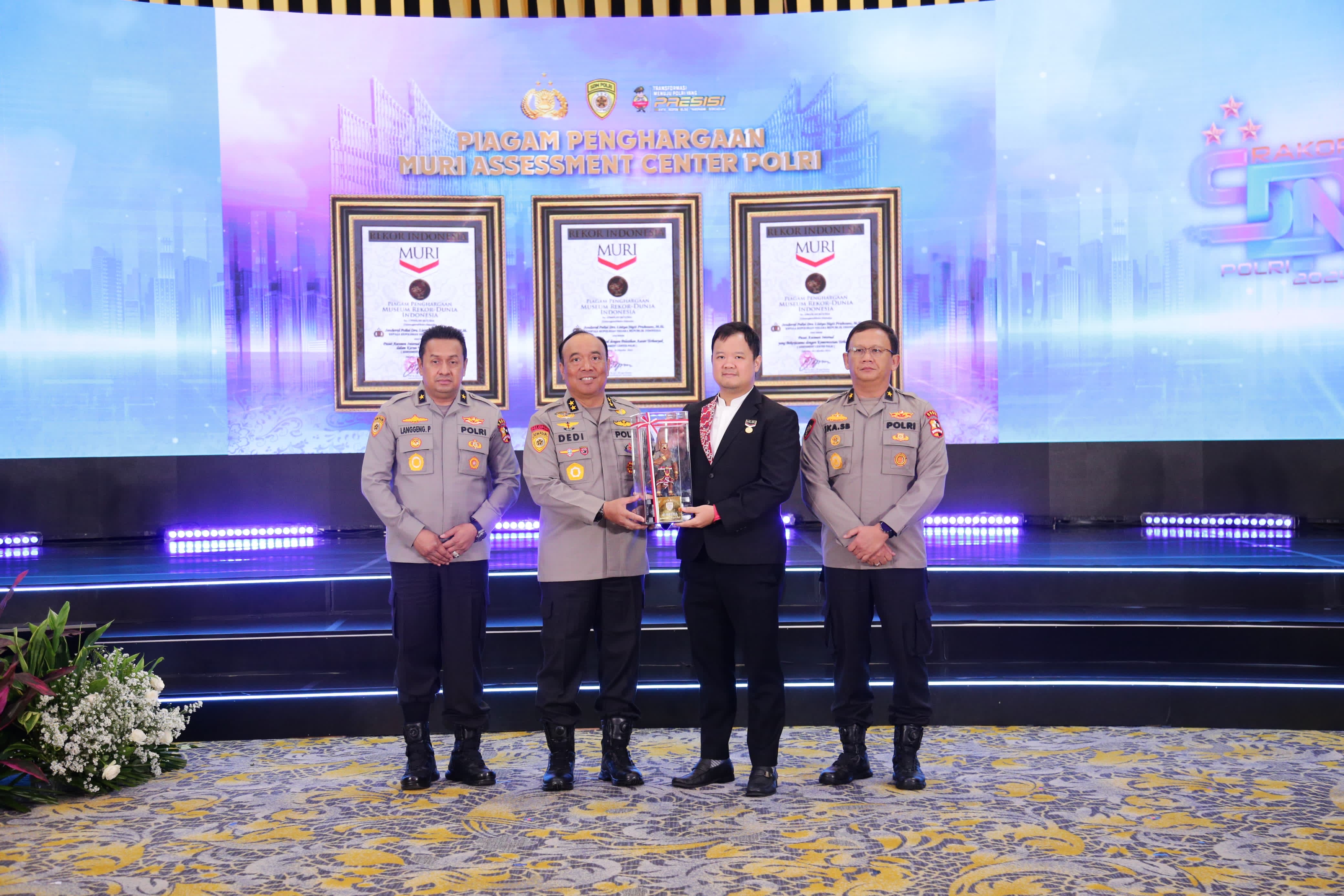 MURI Anugerahkan Tiga (3) Sekaligus Penghargaan Untuk Assessment Center Polri 