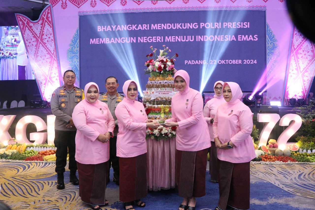 Kapolda Sumbar Hadiri Acara Puncak Hari Kesatuan Gerak Bhayangkari ke- 72 