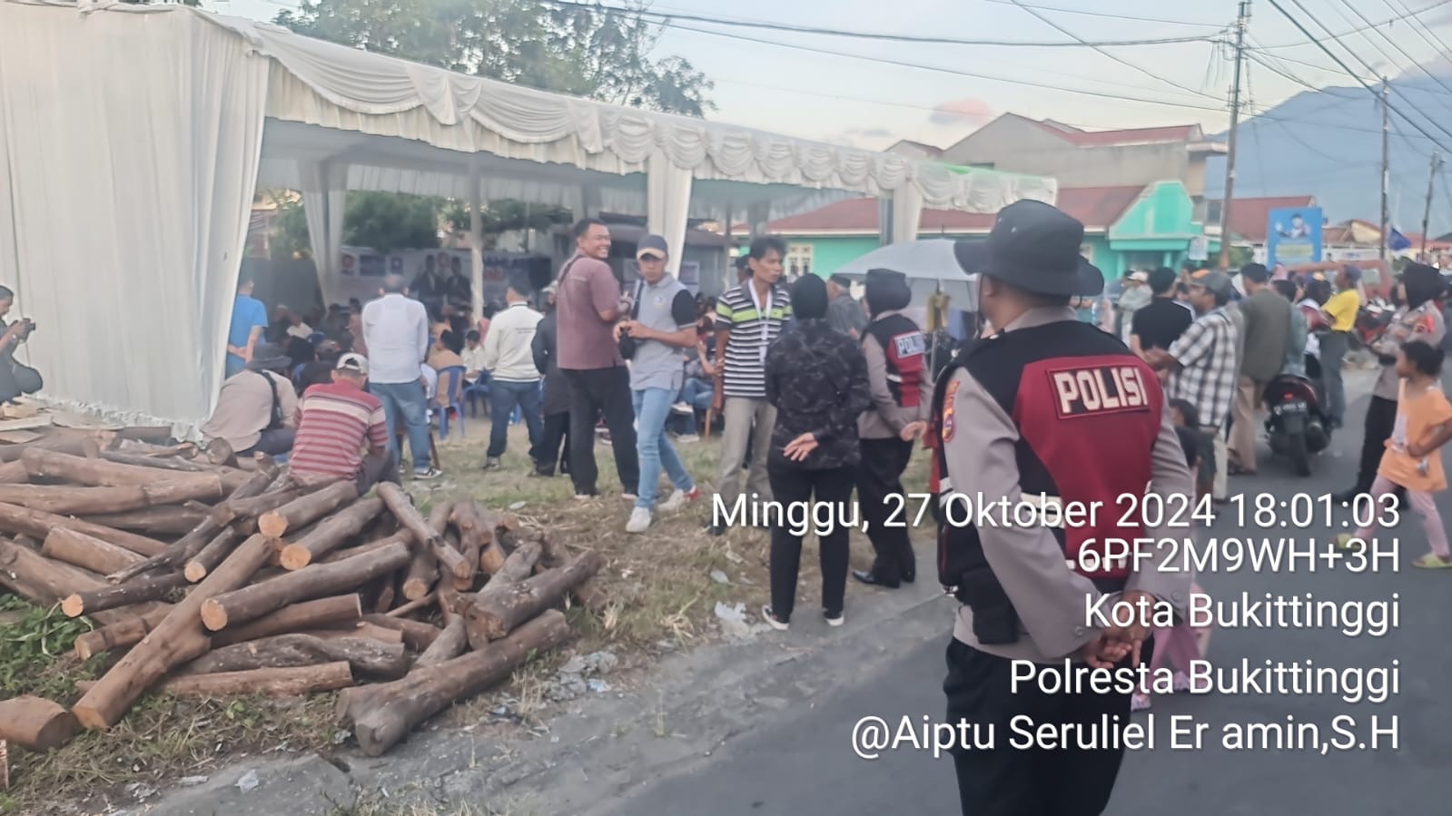 Polresta Bukittinggi Berikan Pengamanan Kampanye Blusukan Paslon Pilkada Kota Bukittinggi