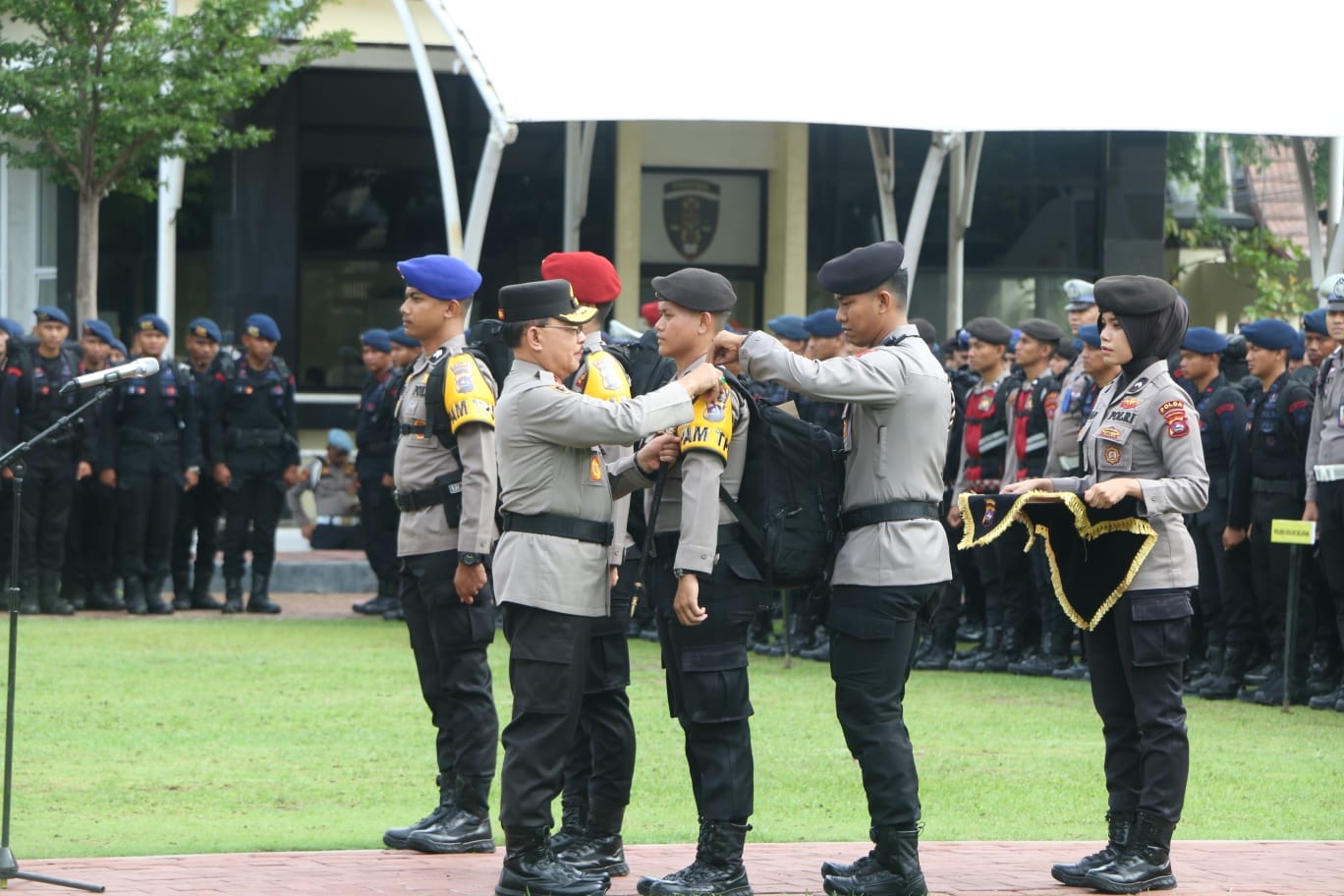 Kapolda Pimpin Apel Pergeseran Pasukan Pengamanan Pilkada 2024 di Polda Sumbar