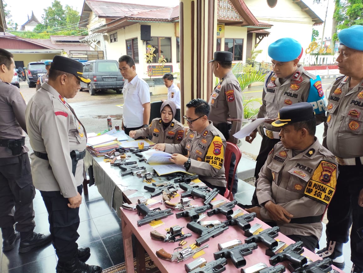 Polresta Bukittinggi Gelar Pemeriksaan Senpi dan Dokumen Pendukung Izin Pinjam Pakai Senpi Bagi Personel Polri