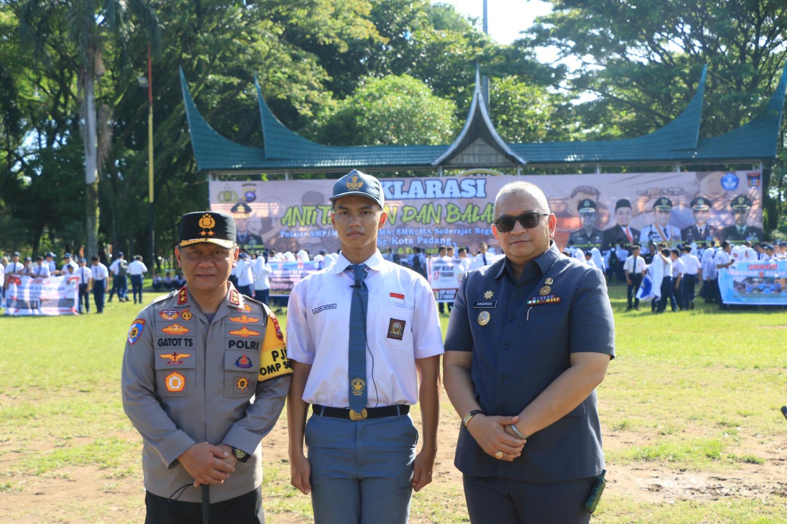 Berhasil Ungkap Kasus Tawuran dan Balap Liar di Kota Padang, Tim Klewang Satreskrim Polresta Padang Terima Penghargaan dari Kapolda Sumbar