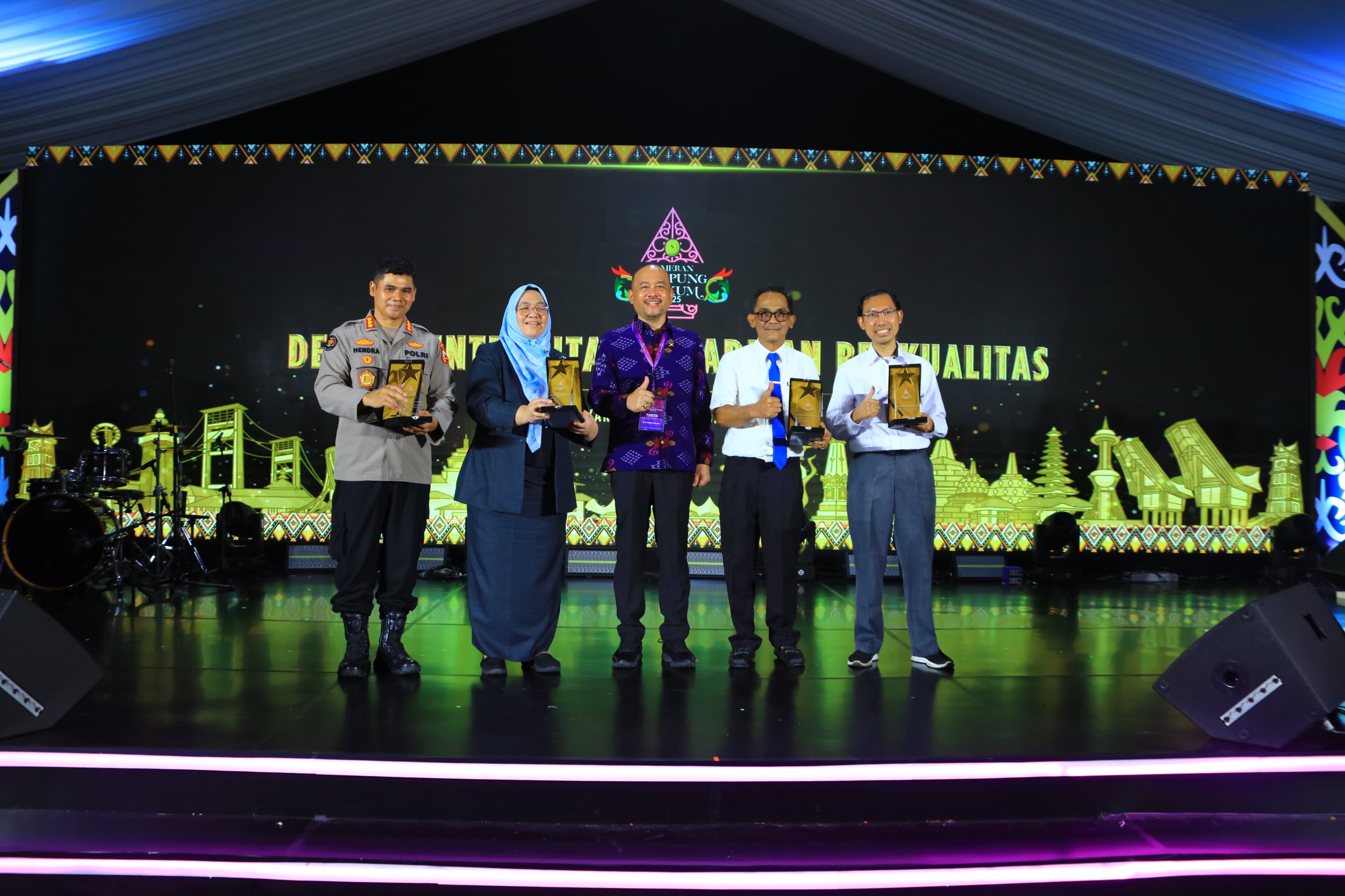 Polri Raih Juara I Kategori Booth Terfavorit di Kampung Hukum 2025 Mahkamah Agung 
