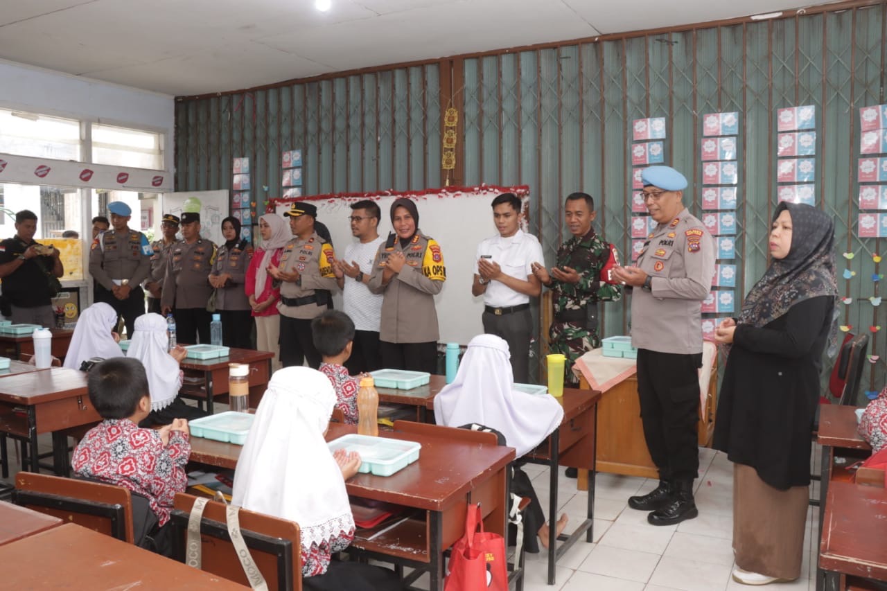Kapolresta Bukittinggi Tinjau Pelaksaan MBG di Bukittinggi