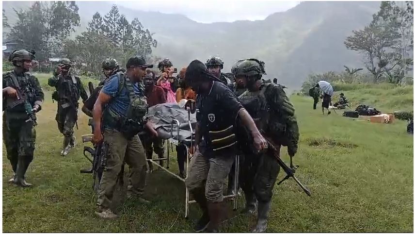 Polri dan TNI Berhasil Evakuasi Korban Serangan KKB di Distrik Anggruk
