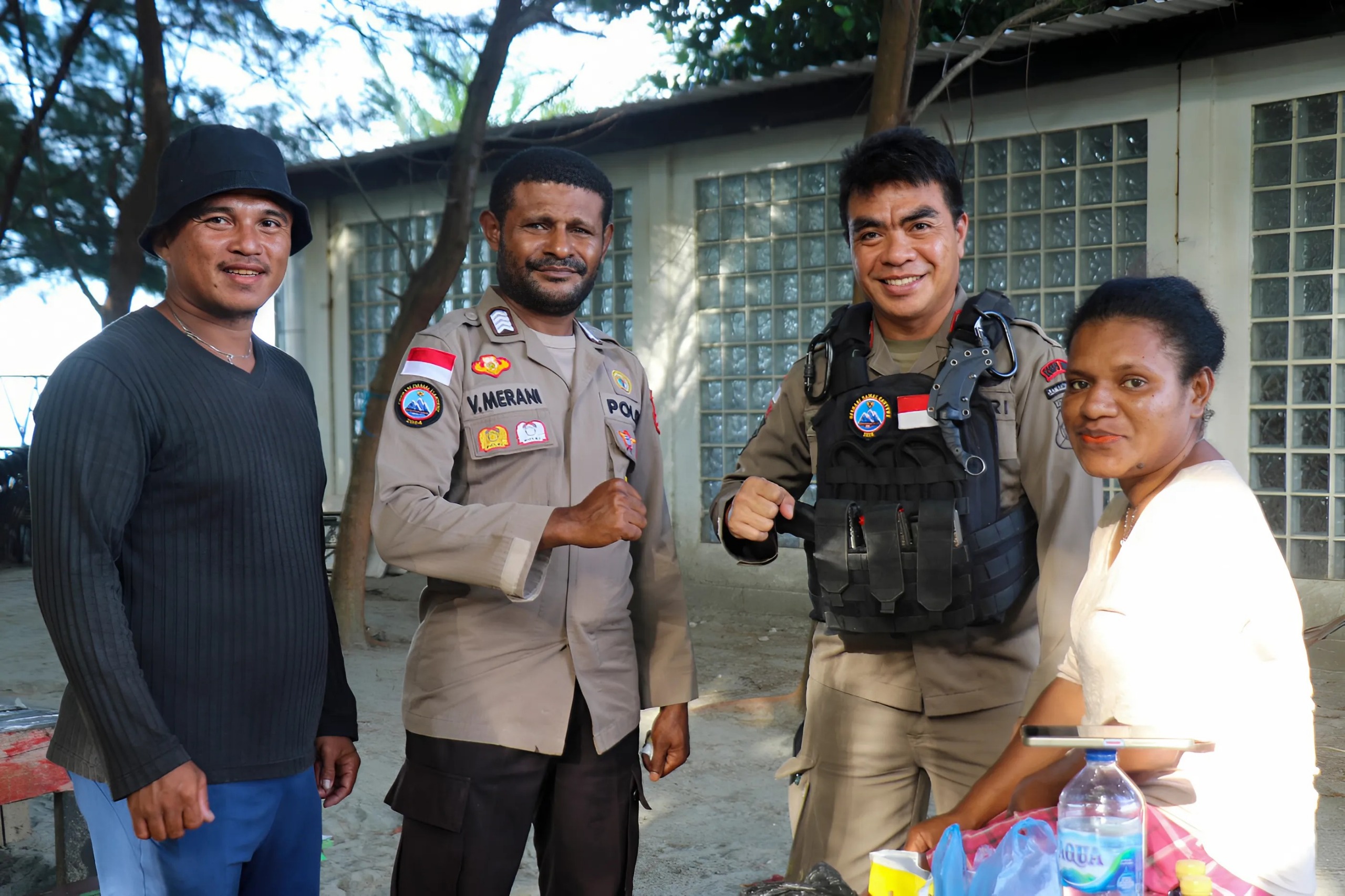 Dari Pantai Hecnuk ke Muara Tami, Satgas Humas Ops Damai Cartenz-2025 Tunjukkan Wajah Humanis Polri