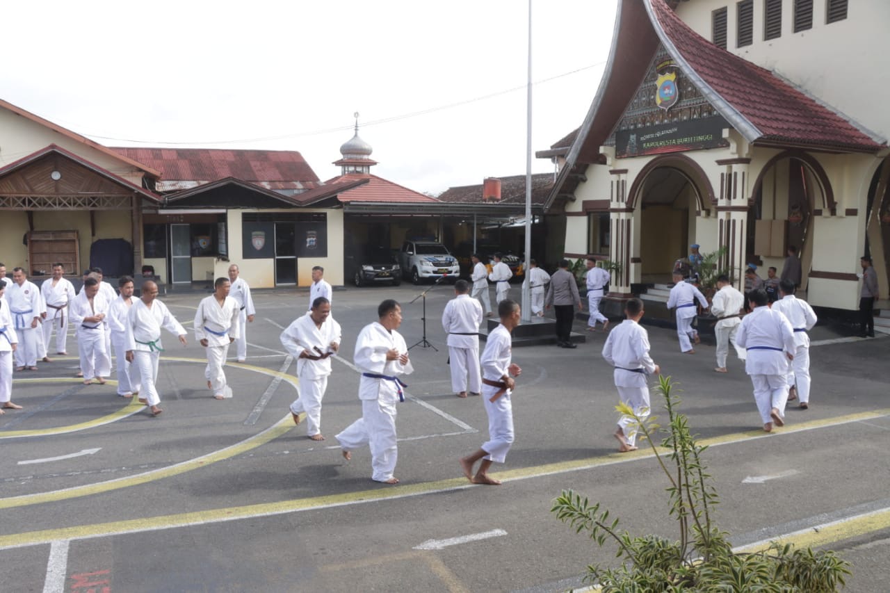 Bag SDM Polresta Bukittinggi Gelar Pelatihan Beladiri Berkala untuk Personil 
