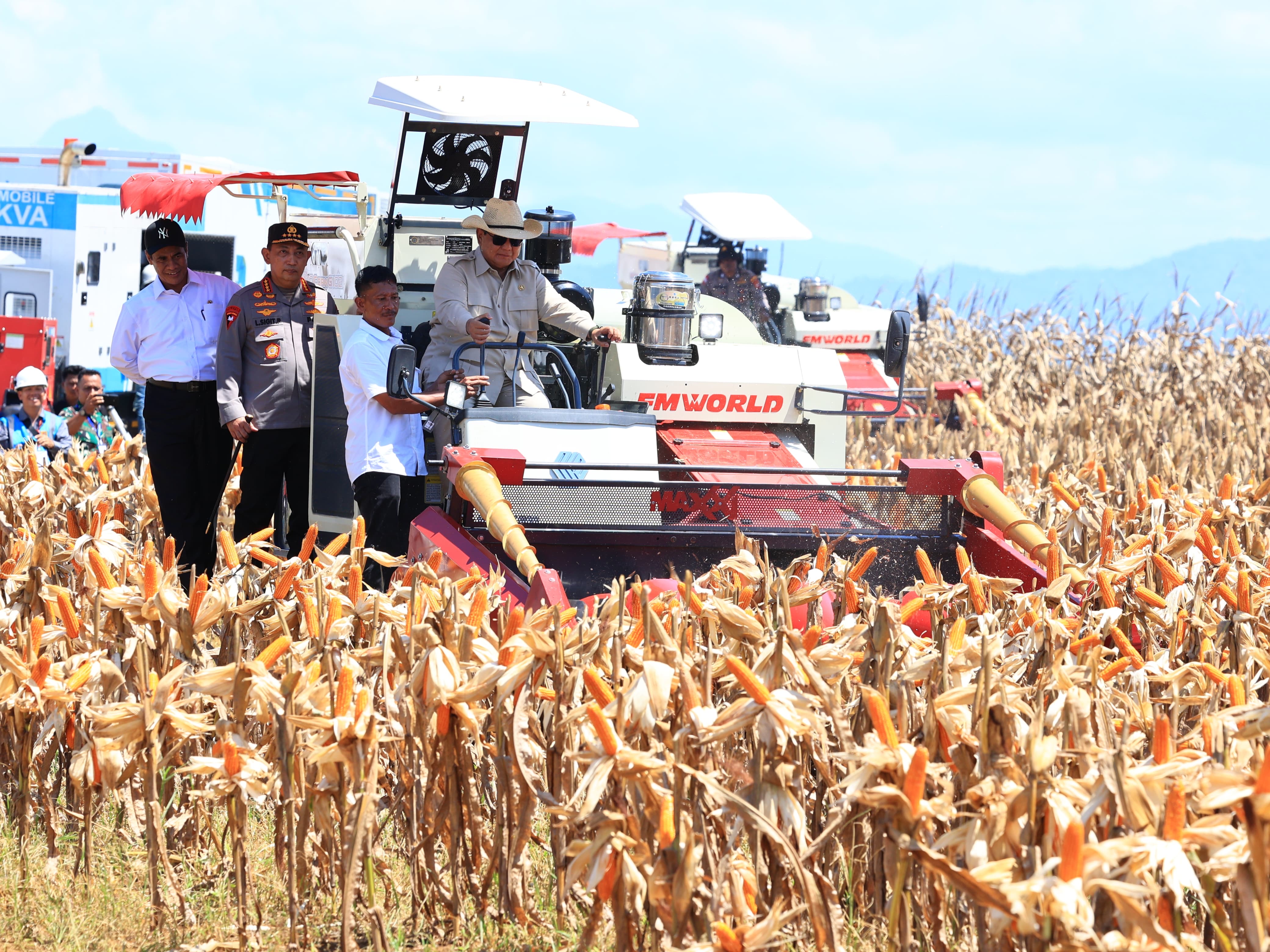 Presiden Prabowo Bahagia Bisa Panen Raya Jagung Bersama Polri 