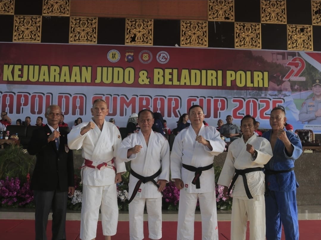 Meriahkan Bhayangkara Ke-79, Kapolda Sumbar Bakar Semangat Petarung Muda Lewat Judo 