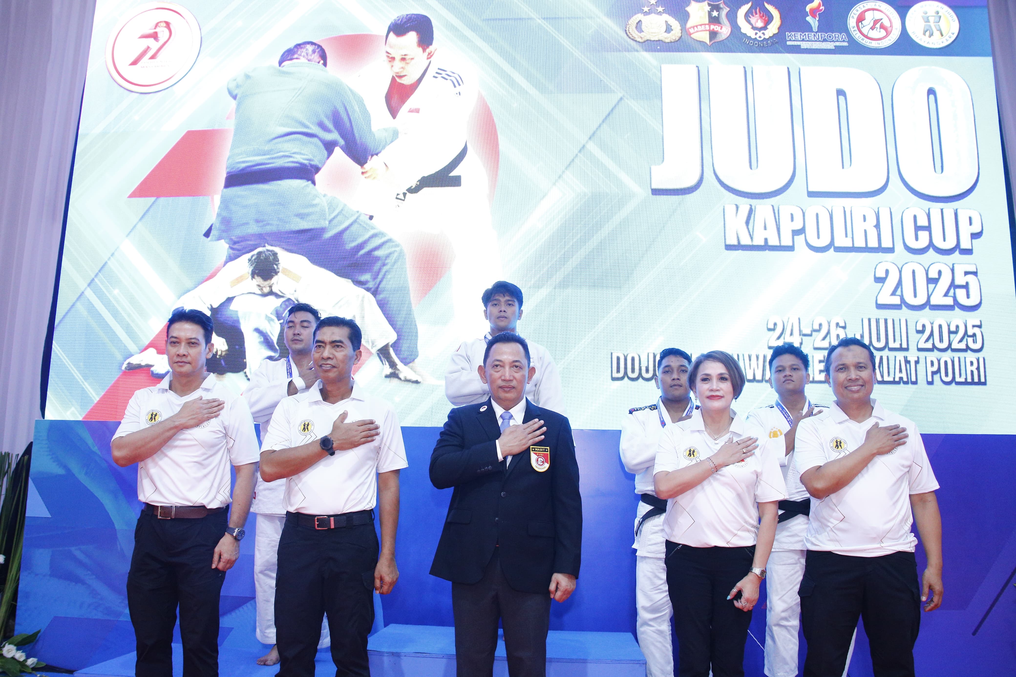 Kapolri Jadi Wasit di Kejuaraan Judo Kapolri Cup 2025 