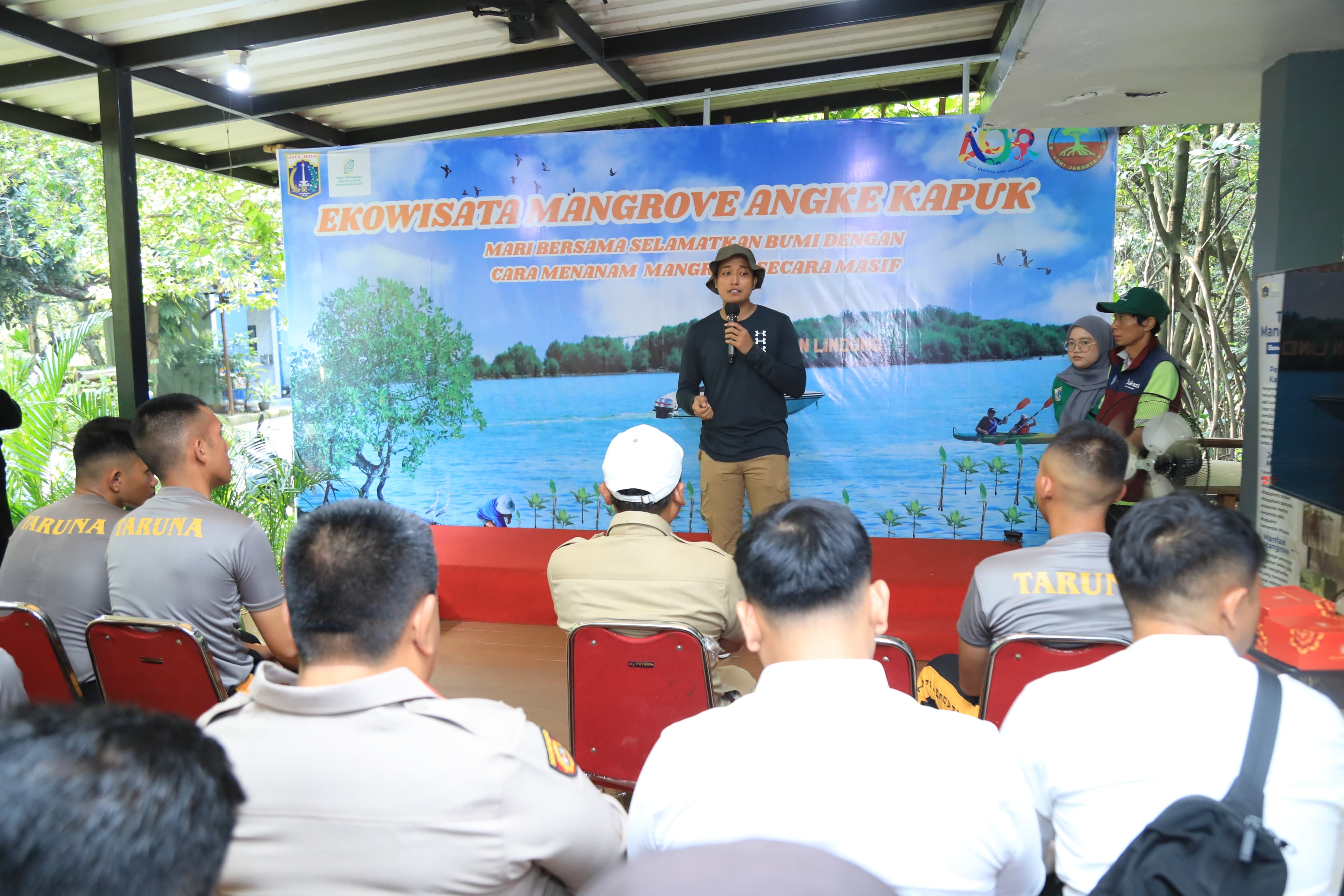 Taruna Bhayangkara Hijaukan Negeri Lewat Aksi Penanaman 100 Pohon Bakau di Jakarta Utara 