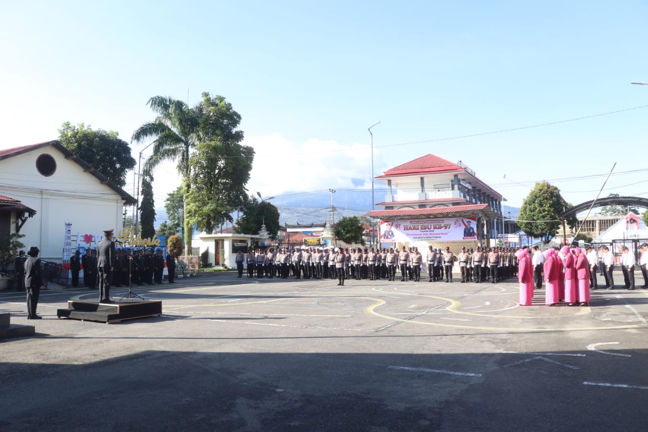 Polresta Bukittinggi menggelar Upacara Peringatan Hari Ibu ke-97 