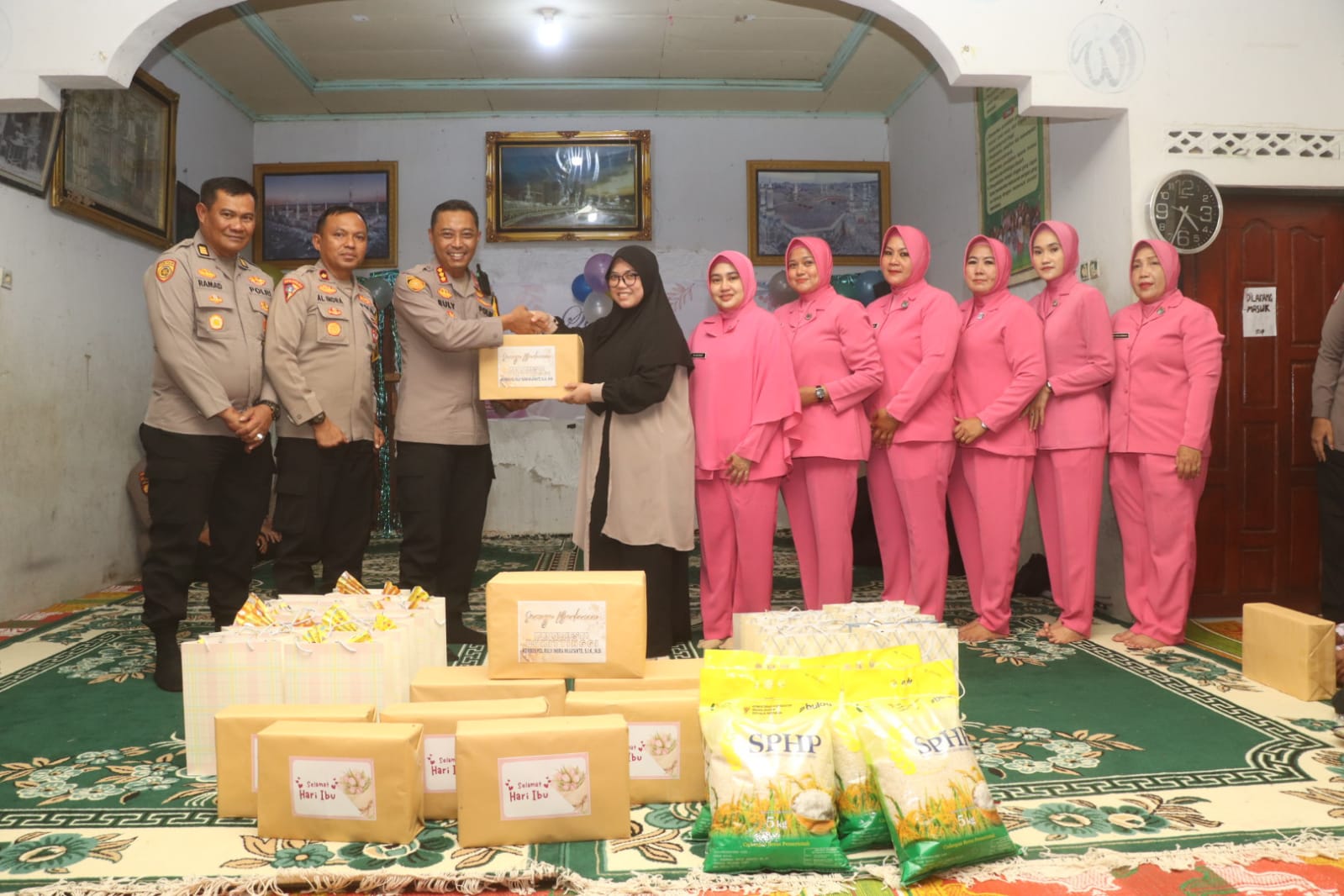 Peringati Hari Ibu, Polresta Bukittinggi Gelar Bakti Sosial ke Panti Asuhan Ikhwanus Shafa