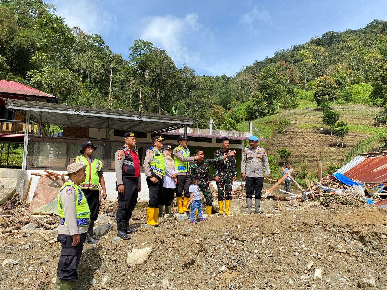Polresta Bukittinggi Tinjau Lokasi Mata Air untuk Pembangunan Sumur Bor Bantuan Air Bersih di Malalak Timur