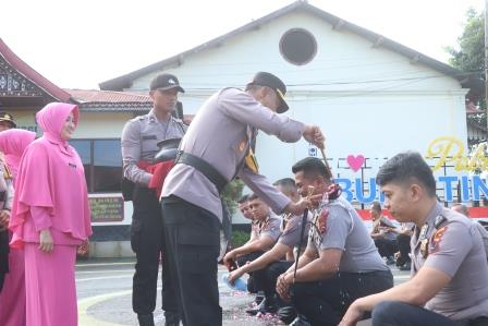 Kapolresta Bukittinggi Pimpin Upacara Kenaikan Pangkat 69 Personel Periode 1 Januari 2026